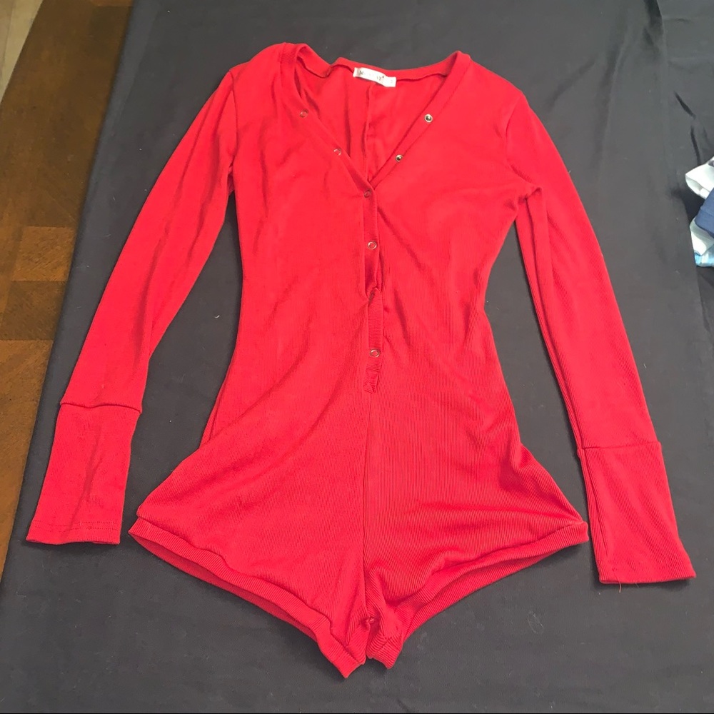 NWOT Moxeay Red Long Sleeve Boy Short Snap Front Closure Bodysuit M
